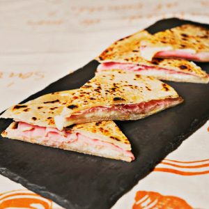 Piadina Cotto e Mozzarella